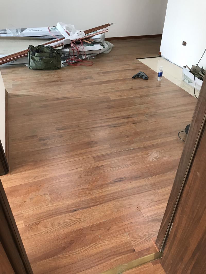 Sàn gỗ BaLi Flooring Titanium B109 mặt bóng