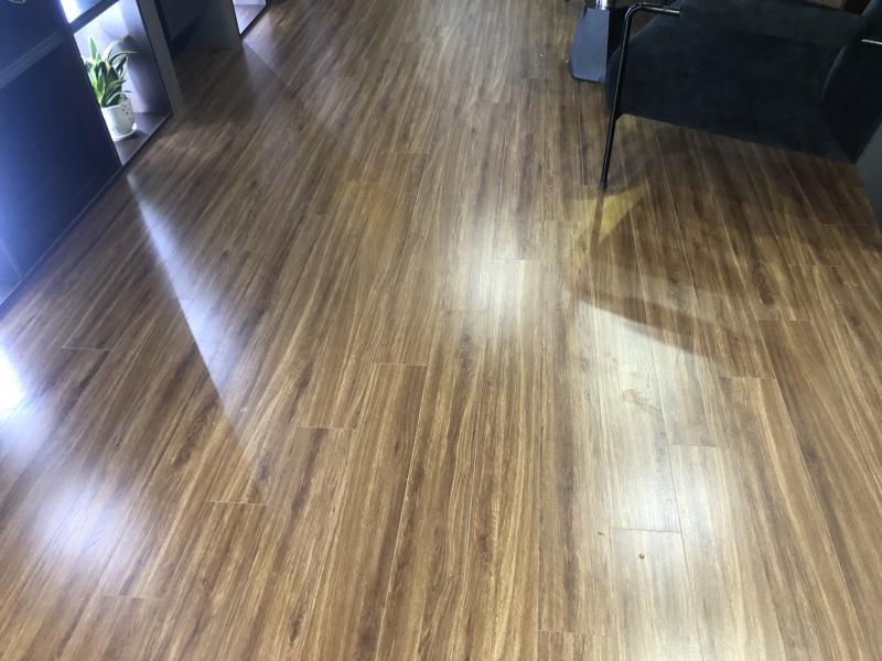  Sàn gỗ BaLi Flooring Titanium B107 mặt bóng 