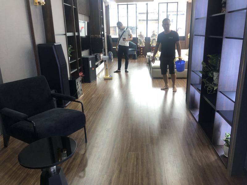 Sàn gỗ BaLi Flooring Titanium B107 mặt bóng