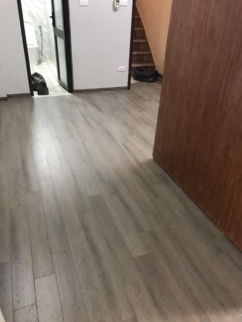  Sàn gỗ BaLi Flooring Titanium B106 mặt bóng 