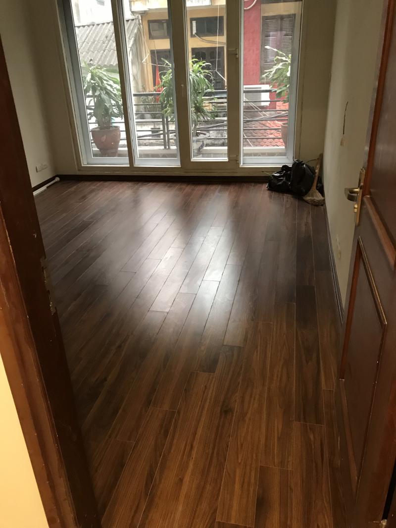  Sàn gỗ BaLi Flooring Titanium B105 mặt bóng 