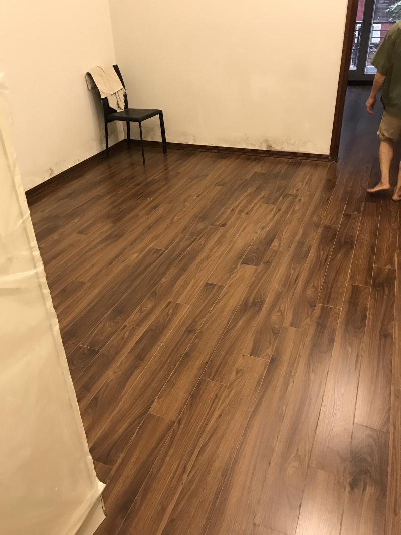 Sàn gỗ BaLi Flooring Titanium B105 mặt bóng