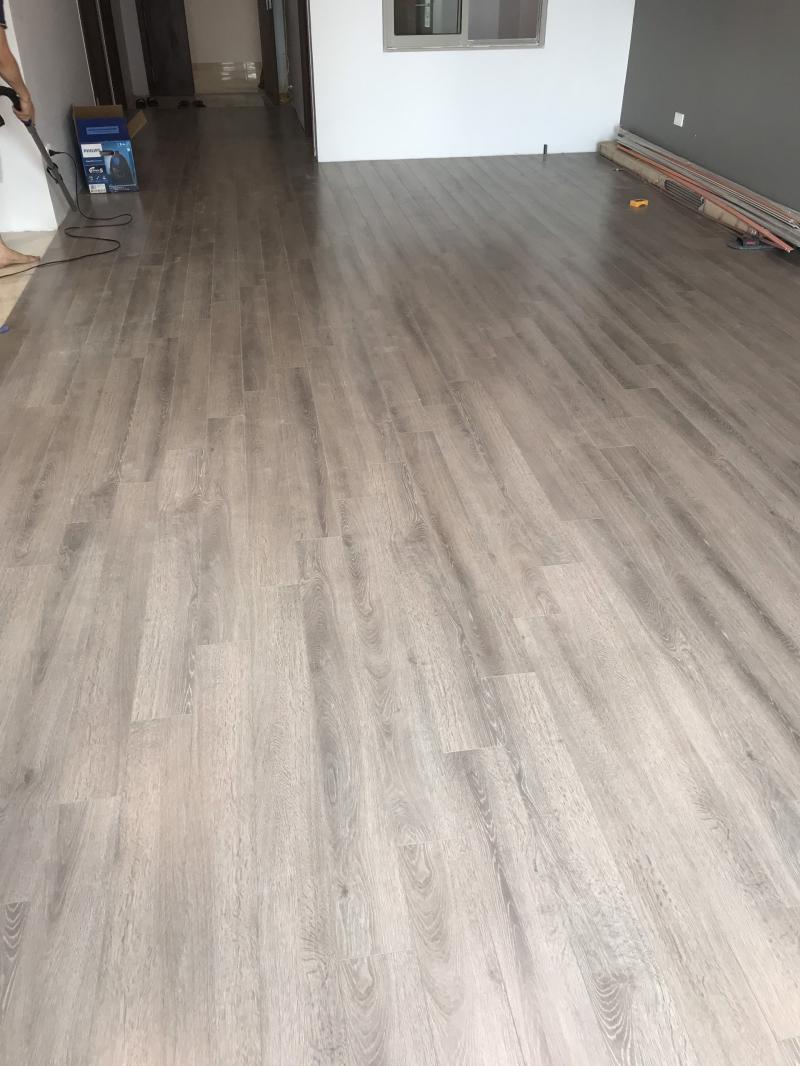Sàn gỗ BaLi Flooring Titanium B106 mặt bóng